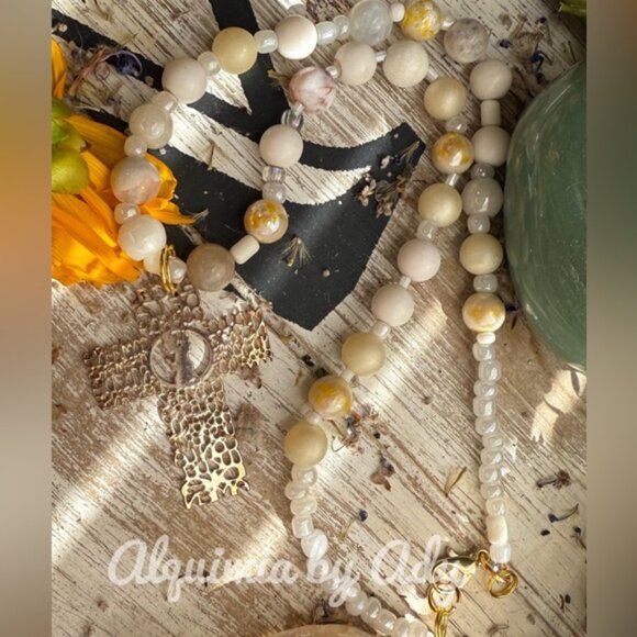 Alquimia Jewelry - Vintage big cross howlite pearls beaded necklace